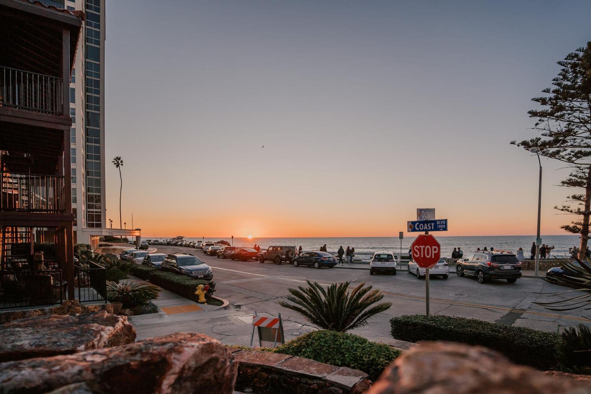 Pantai Inn San Diego Exterior photo